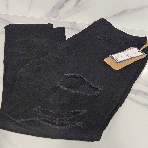 NWT - Women's Black Distressed/Ripped Jeans - Sz 12 - Picture 3 of 3